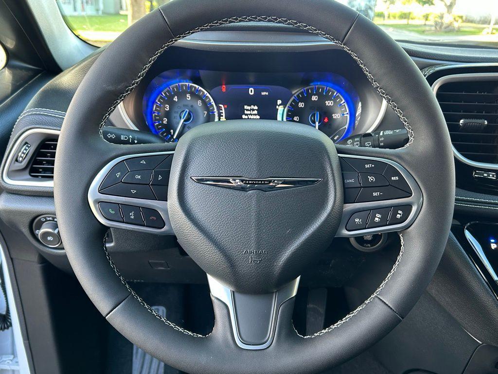 new 2025 Chrysler Pacifica car, priced at $44,874