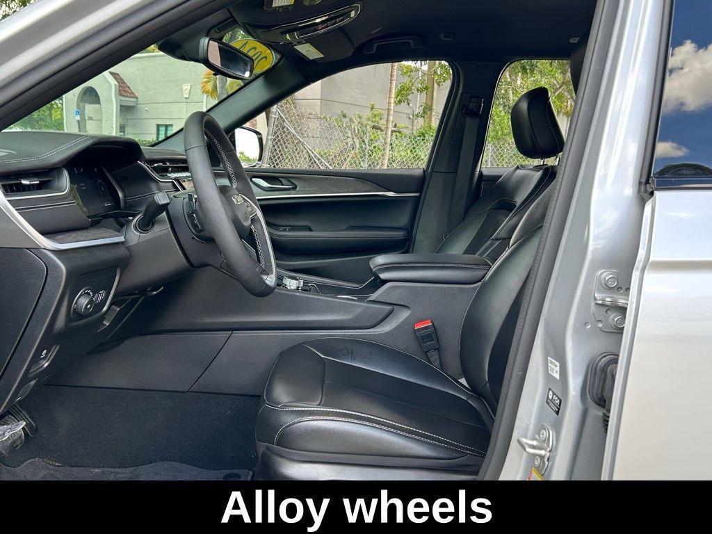 used 2024 Jeep Grand Cherokee car, priced at $37,799