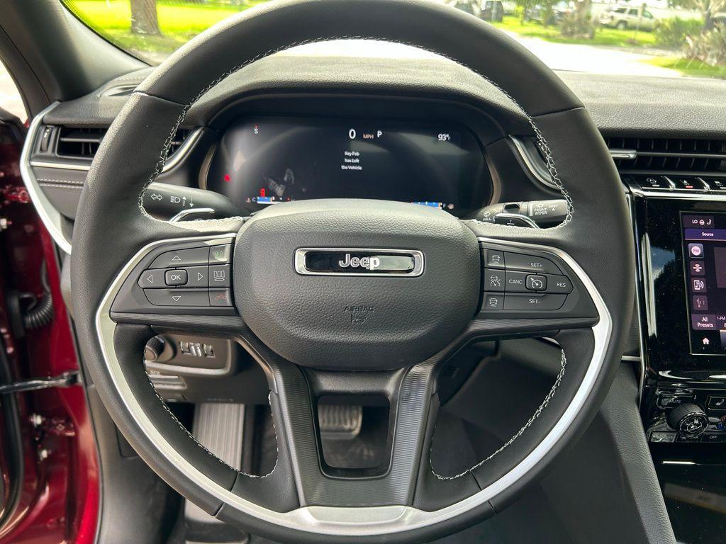 new 2025 Jeep Grand Cherokee car, priced at $41,821