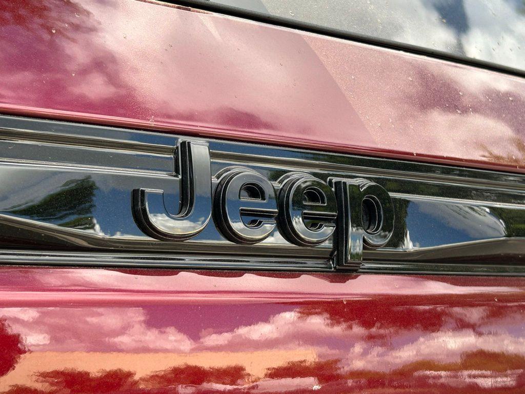 new 2025 Jeep Grand Cherokee car, priced at $41,821