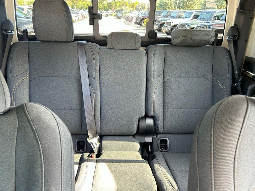 new 2025 Jeep Gladiator car, priced at $41,283