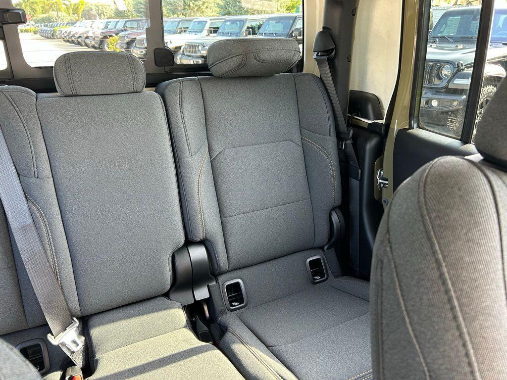 new 2025 Jeep Gladiator car, priced at $41,283
