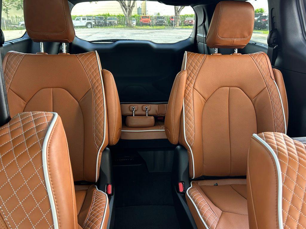 new 2026 Chrysler Pacifica car