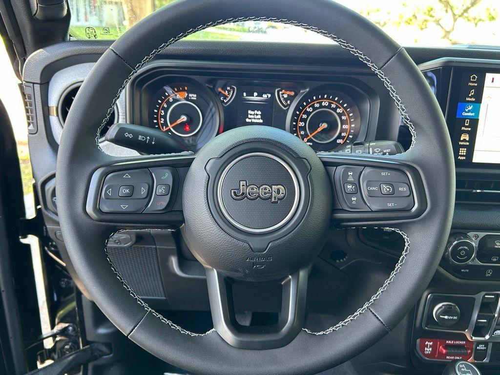 new 2025 Jeep Wrangler car, priced at $44,752