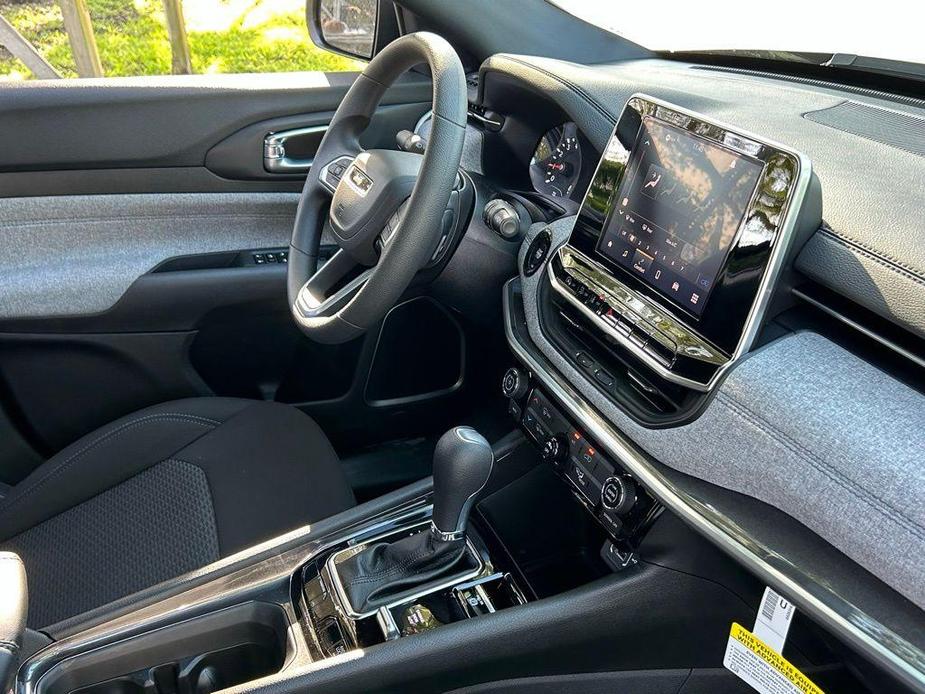 new 2025 Jeep Compass car, priced at $25,843