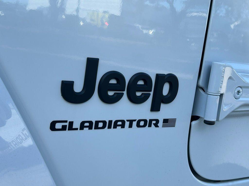 new 2025 Jeep Gladiator car, priced at $43,140