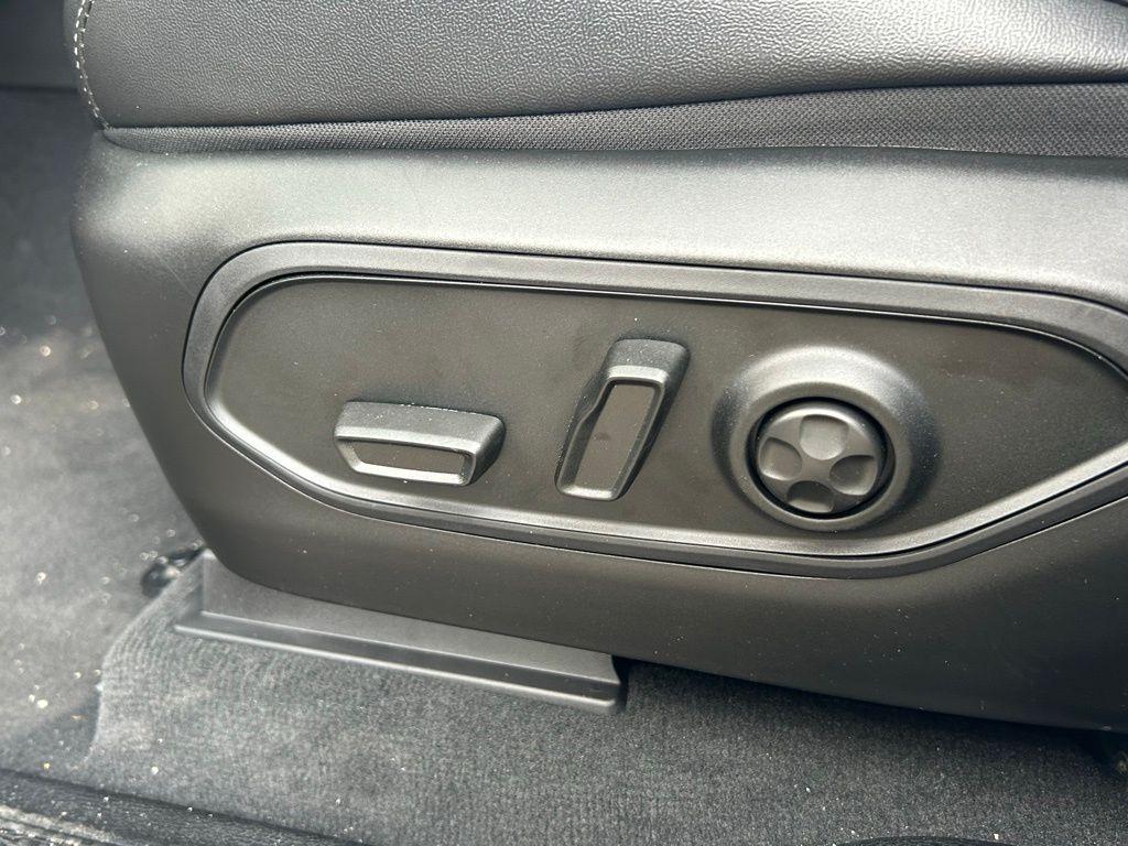 new 2025 Jeep Grand Cherokee car, priced at $41,905