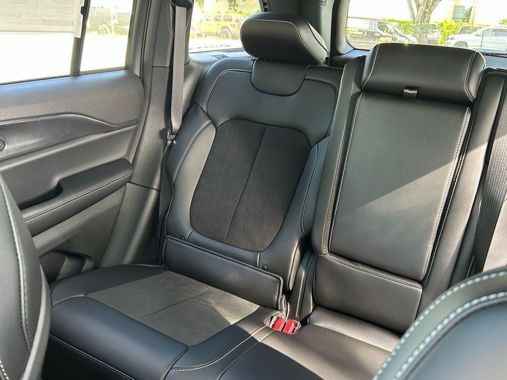 new 2025 Jeep Grand Cherokee car, priced at $38,988