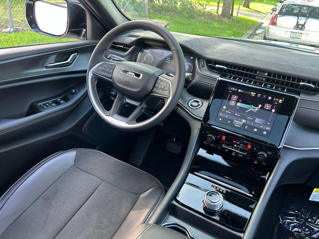 new 2025 Jeep Grand Cherokee car, priced at $38,988