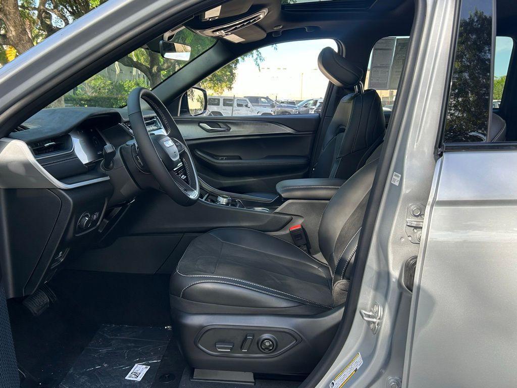 new 2025 Jeep Grand Cherokee car, priced at $38,988