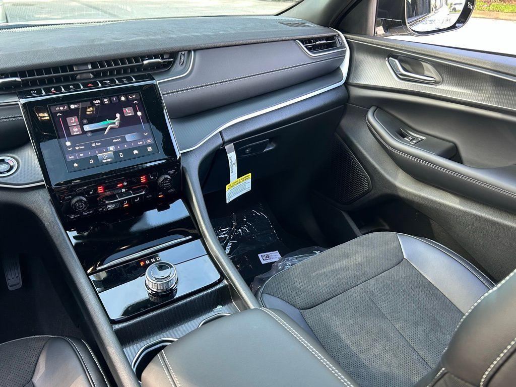 new 2025 Jeep Grand Cherokee car, priced at $38,988