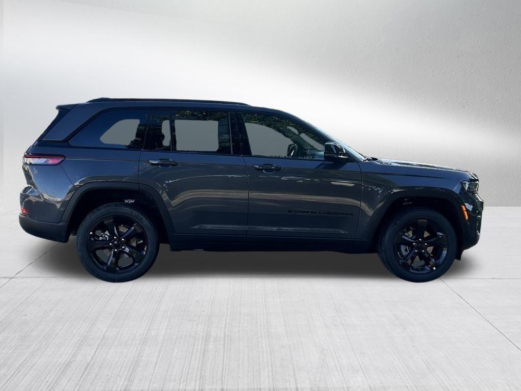 new 2025 Jeep Grand Cherokee car, priced at $38,988