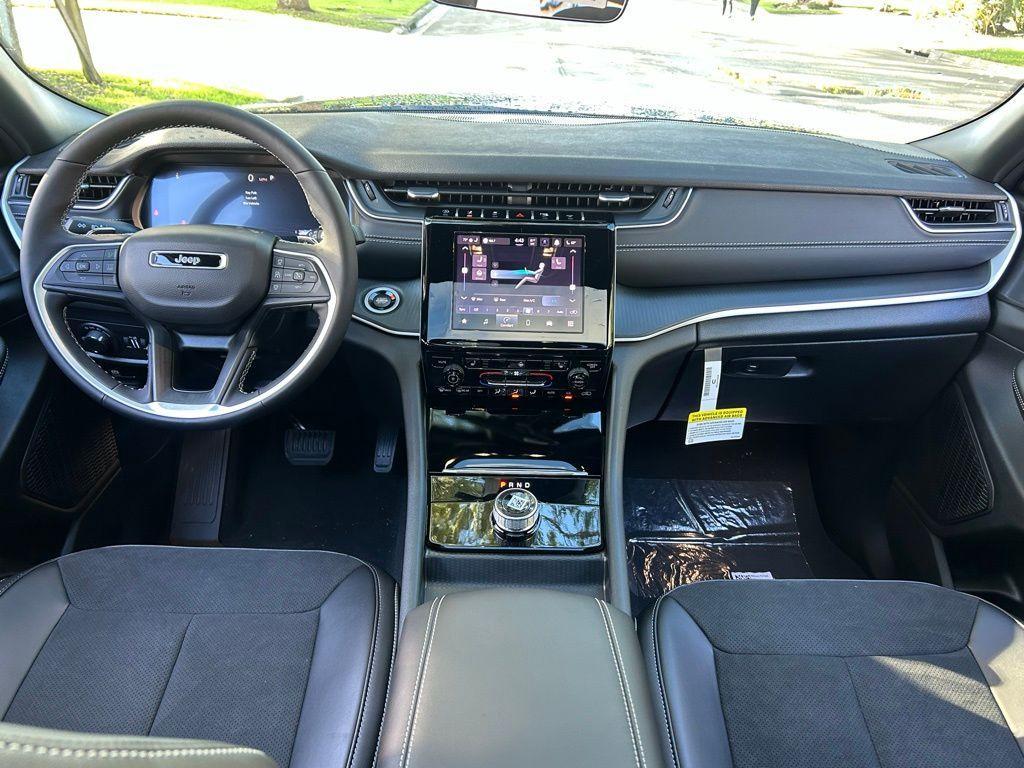 new 2025 Jeep Grand Cherokee car, priced at $38,988