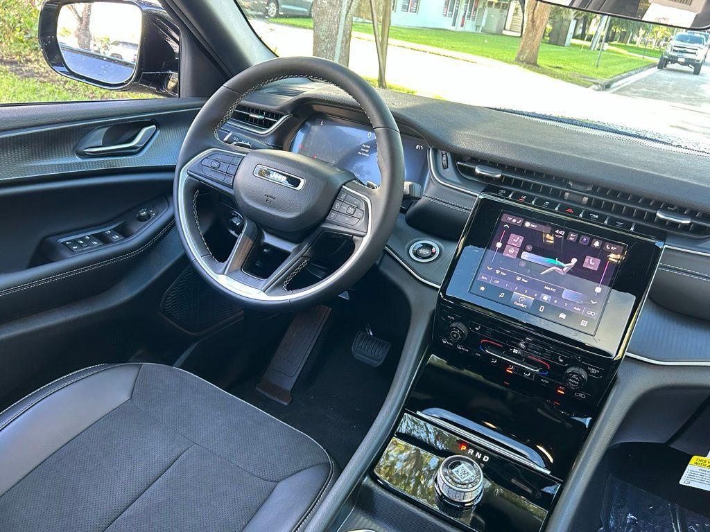 new 2025 Jeep Grand Cherokee car, priced at $38,988