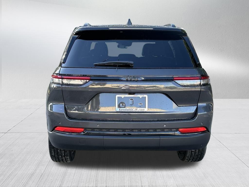 new 2025 Jeep Grand Cherokee car, priced at $38,988