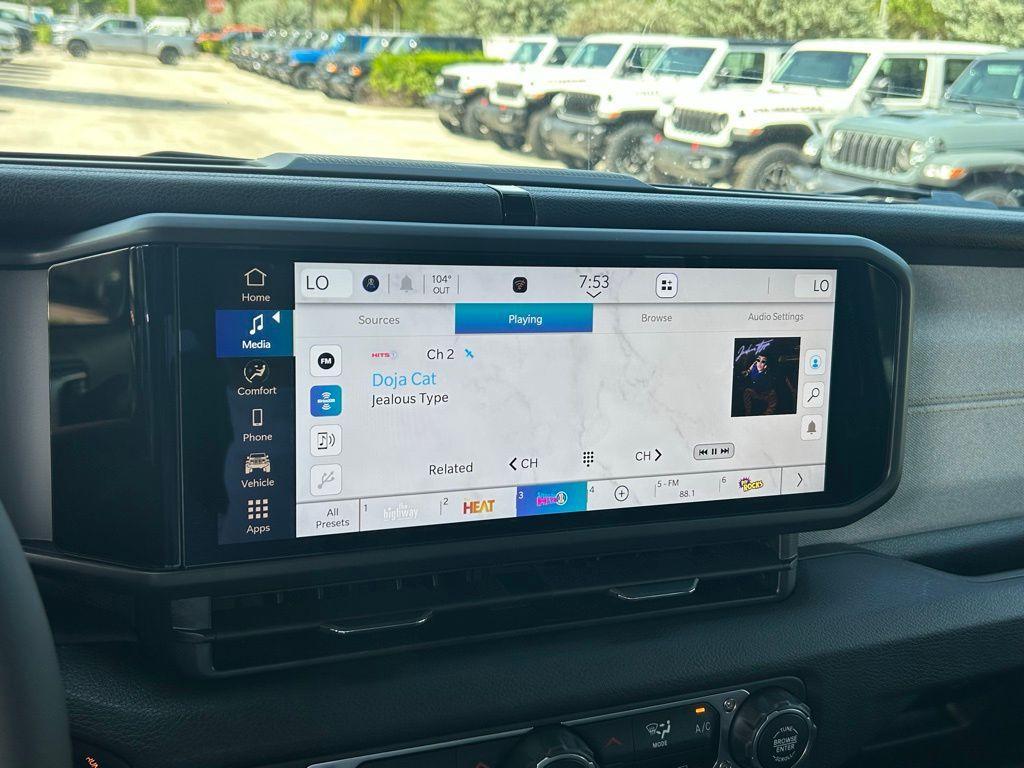 new 2025 Jeep Gladiator car, priced at $42,286