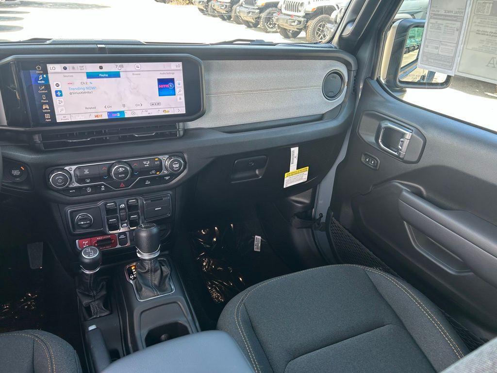 new 2025 Jeep Gladiator car, priced at $42,286