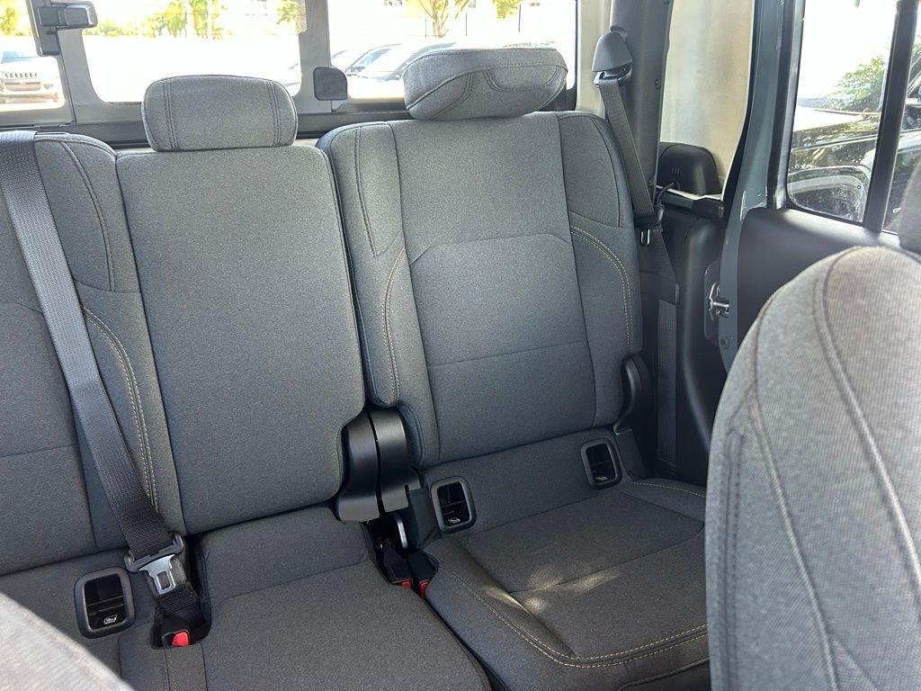 new 2025 Jeep Gladiator car, priced at $42,286