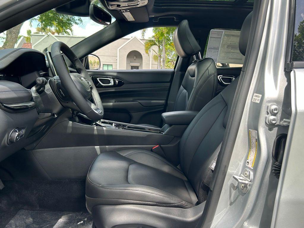 new 2025 Jeep Compass car, priced at $33,212
