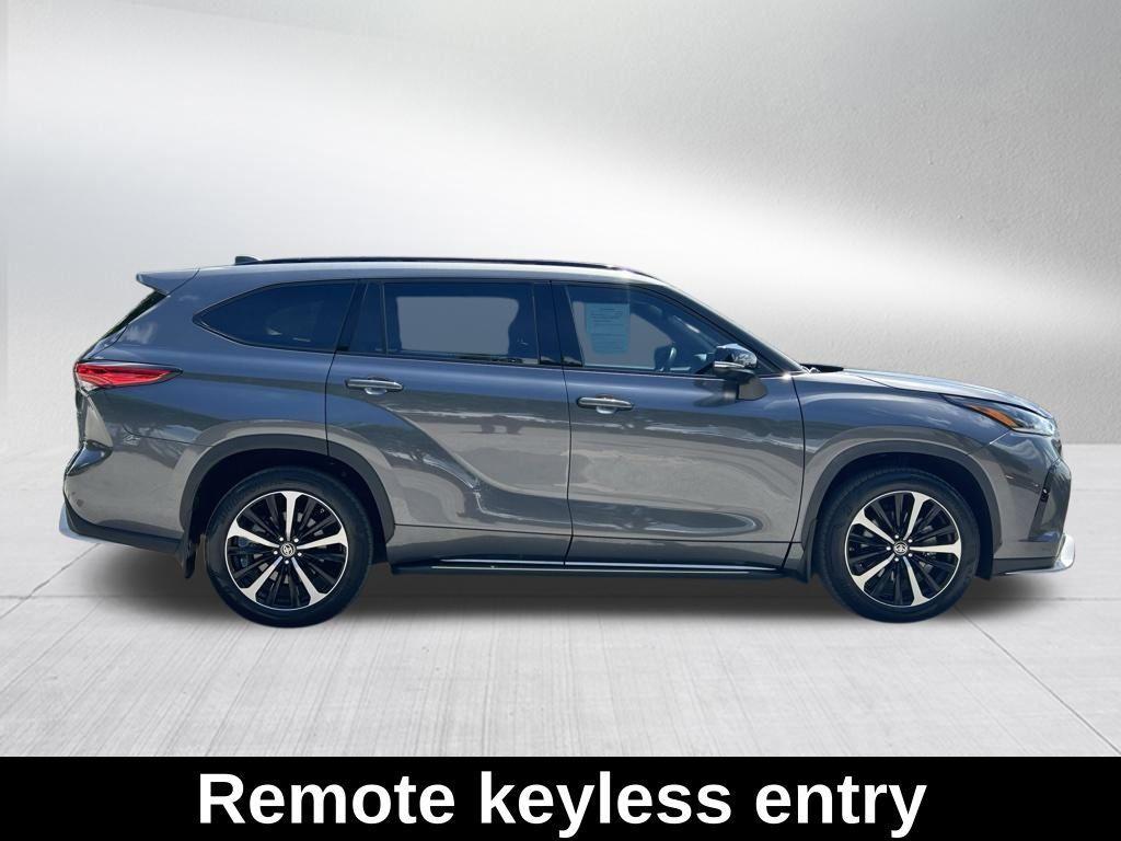 used 2022 Toyota Highlander car, priced at $36,995