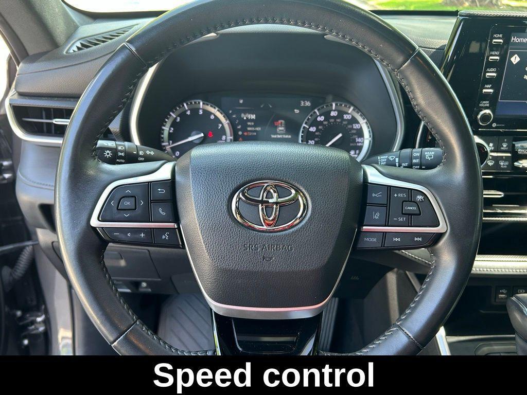 used 2022 Toyota Highlander car, priced at $36,995