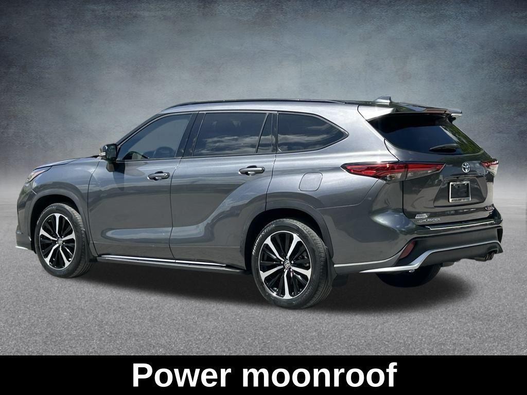 used 2022 Toyota Highlander car, priced at $33,977