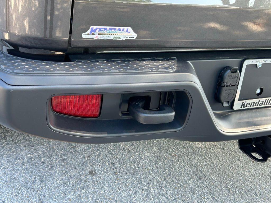 new 2025 Jeep Gladiator car, priced at $40,936