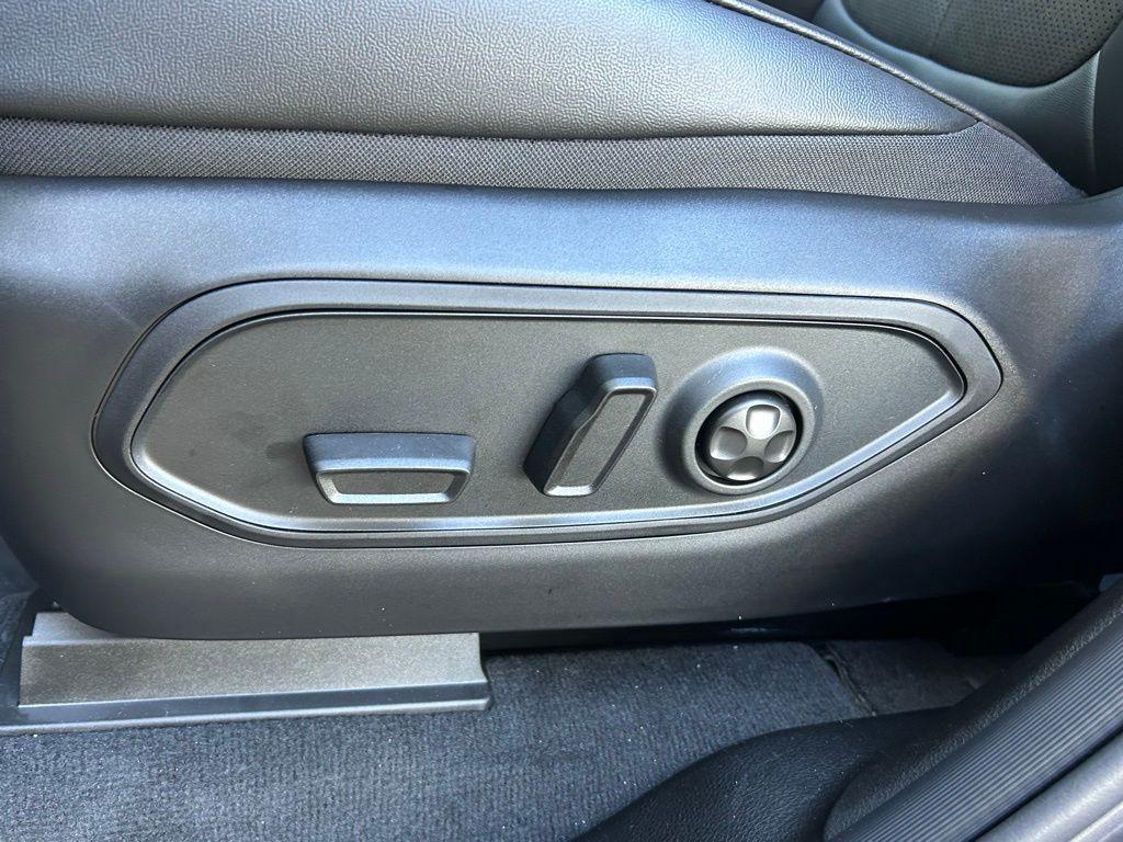 new 2025 Jeep Grand Cherokee car, priced at $38,988