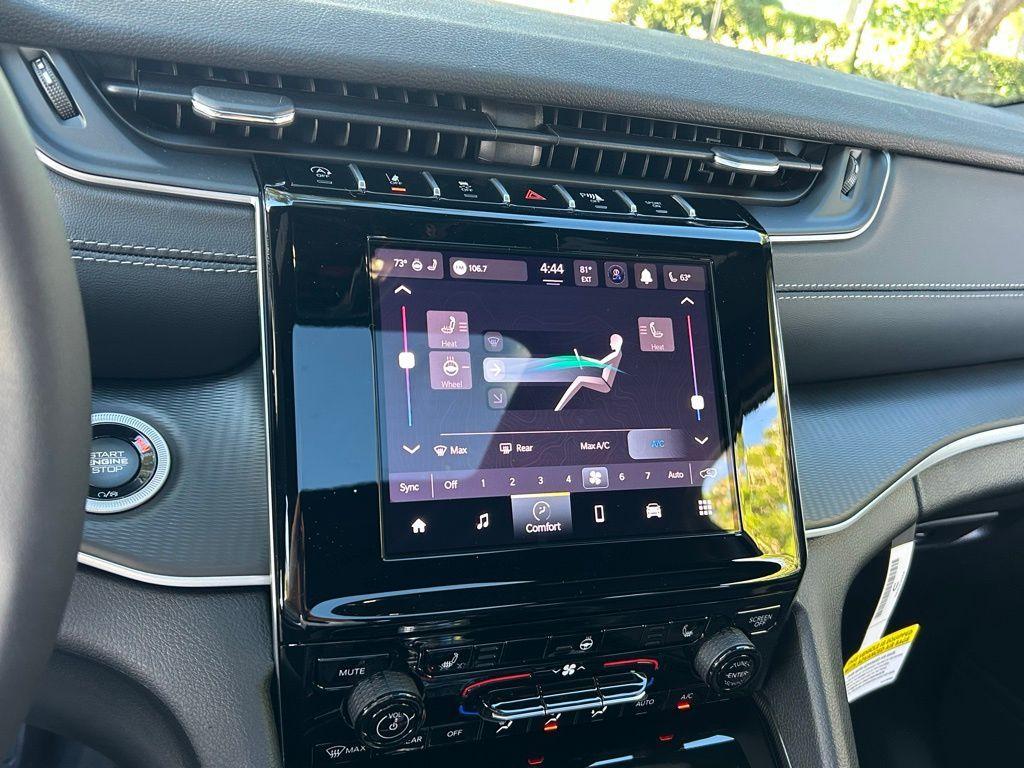 new 2025 Jeep Grand Cherokee car, priced at $38,988