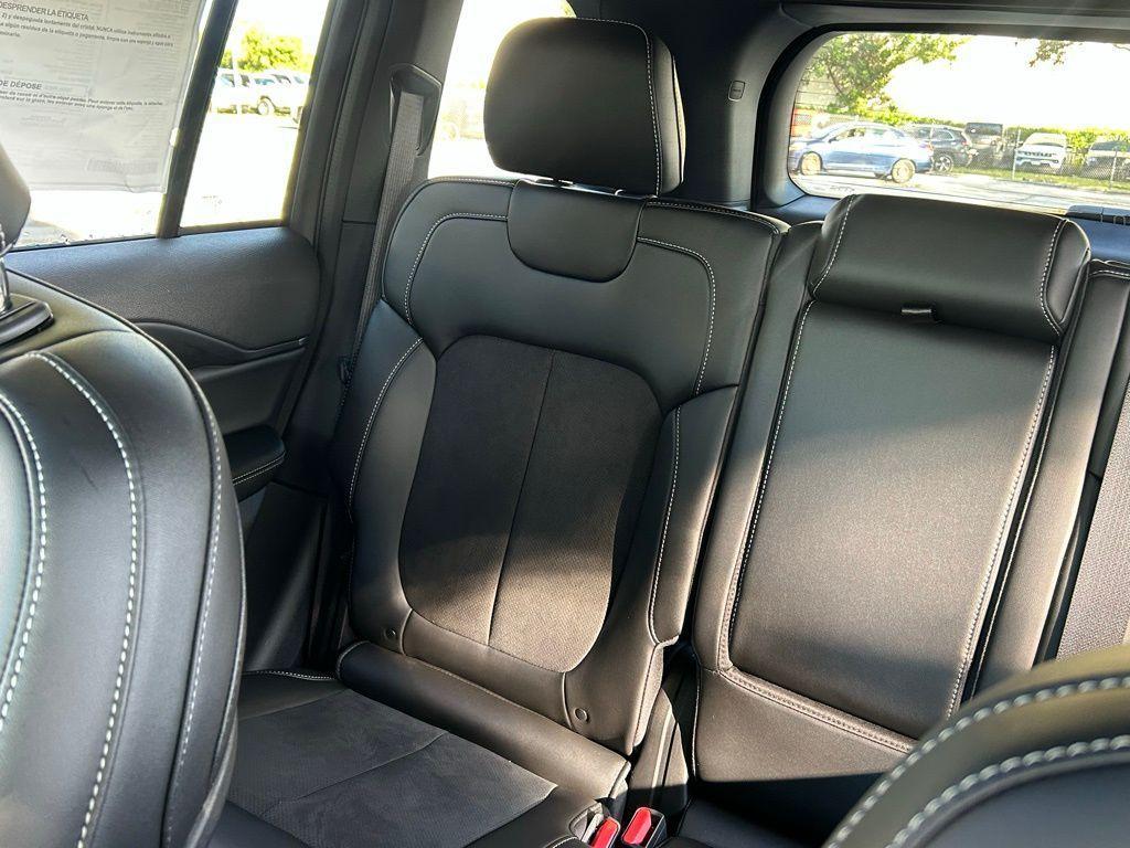 new 2025 Jeep Grand Cherokee car, priced at $38,988