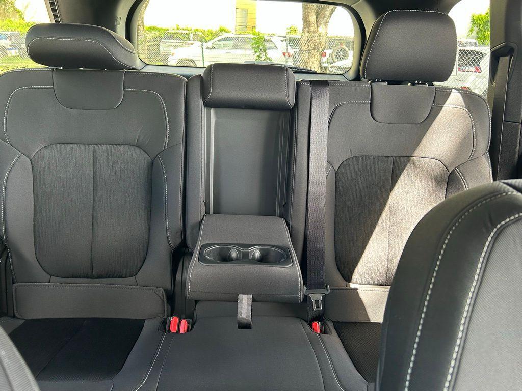 new 2025 Jeep Grand Cherokee car, priced at $34,587