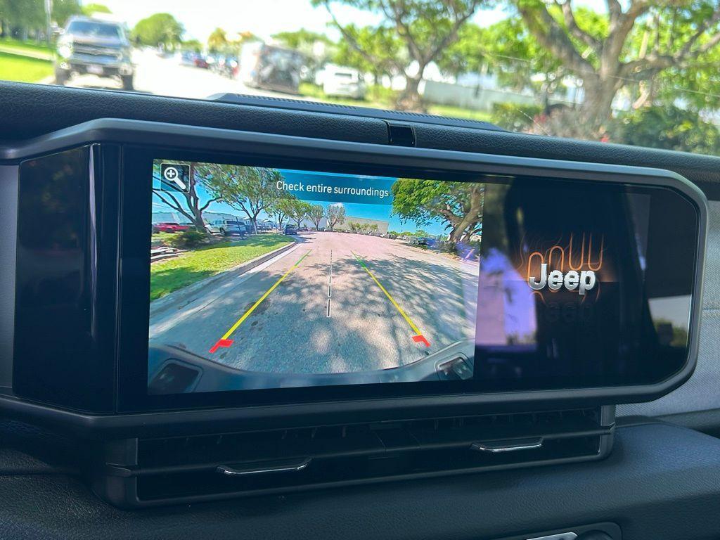 new 2025 Jeep Gladiator car, priced at $42,990
