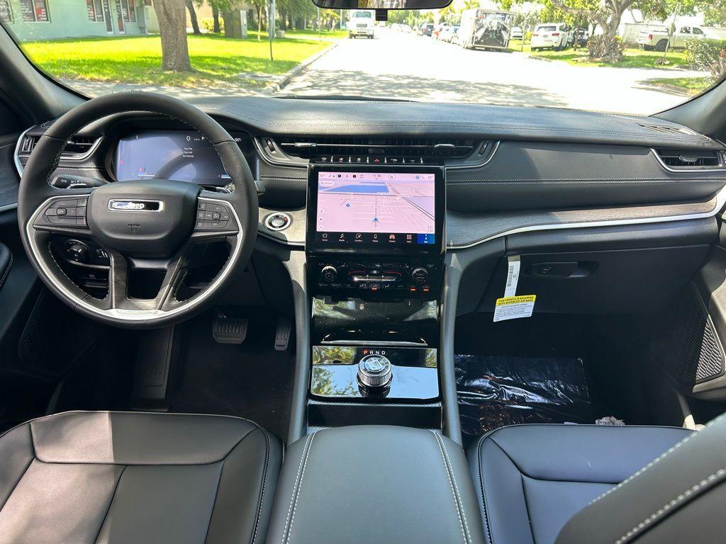 new 2025 Jeep Grand Cherokee car, priced at $39,654