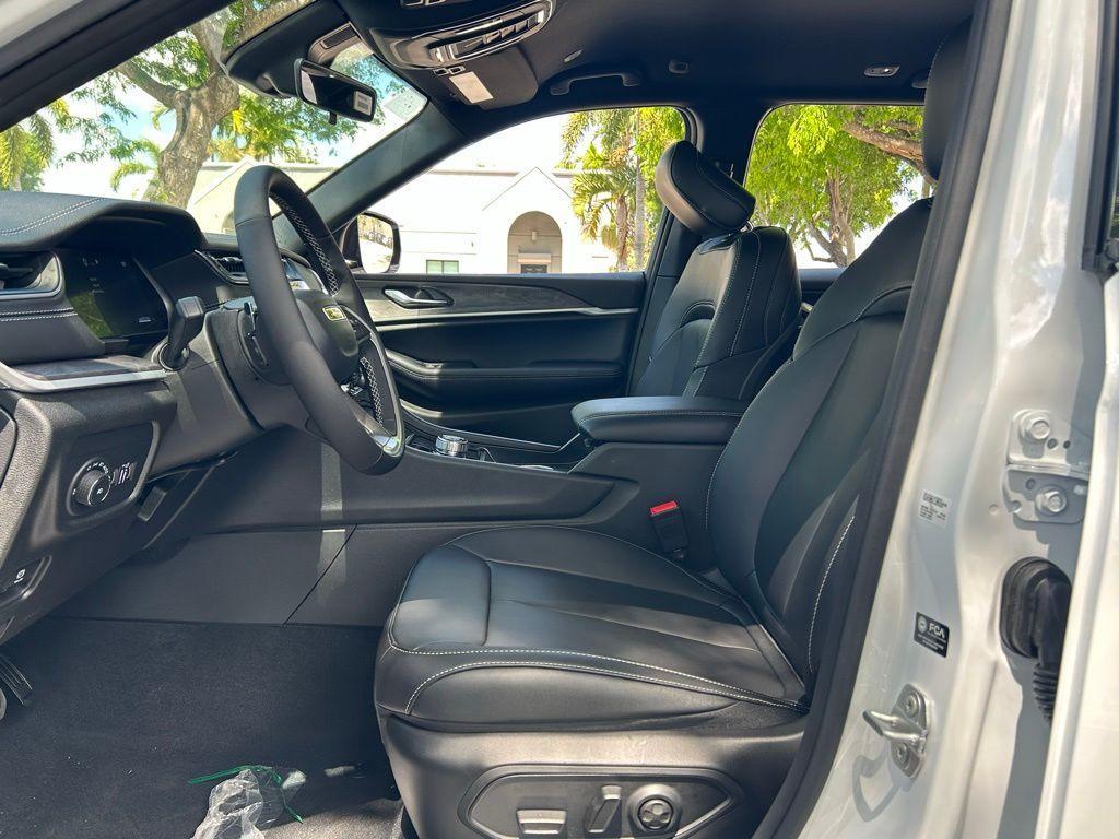 new 2025 Jeep Grand Cherokee car, priced at $39,654