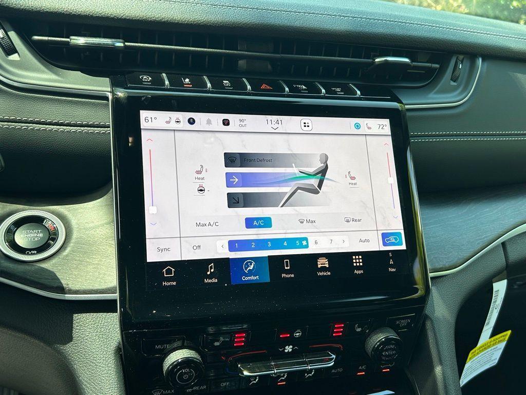new 2025 Jeep Grand Cherokee car, priced at $39,654