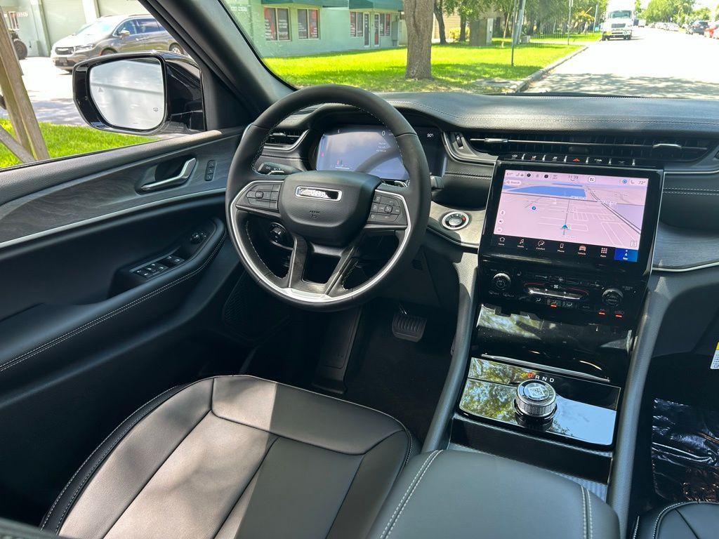 new 2025 Jeep Grand Cherokee car, priced at $39,654