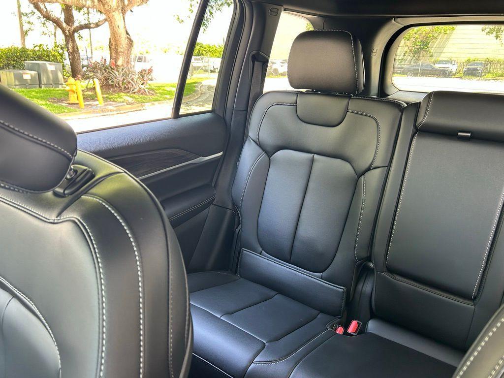 new 2025 Jeep Grand Cherokee car, priced at $39,654