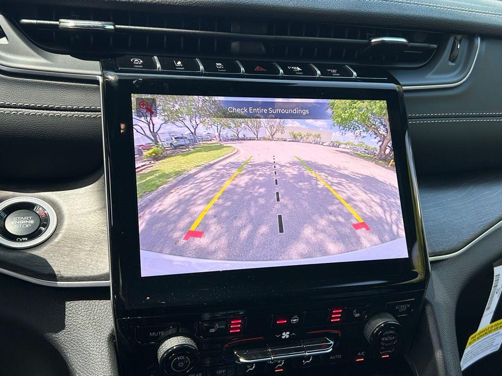 new 2025 Jeep Grand Cherokee car, priced at $39,654