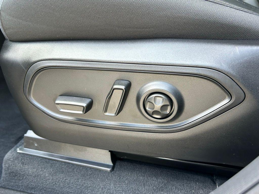 new 2025 Jeep Grand Cherokee L car, priced at $40,571