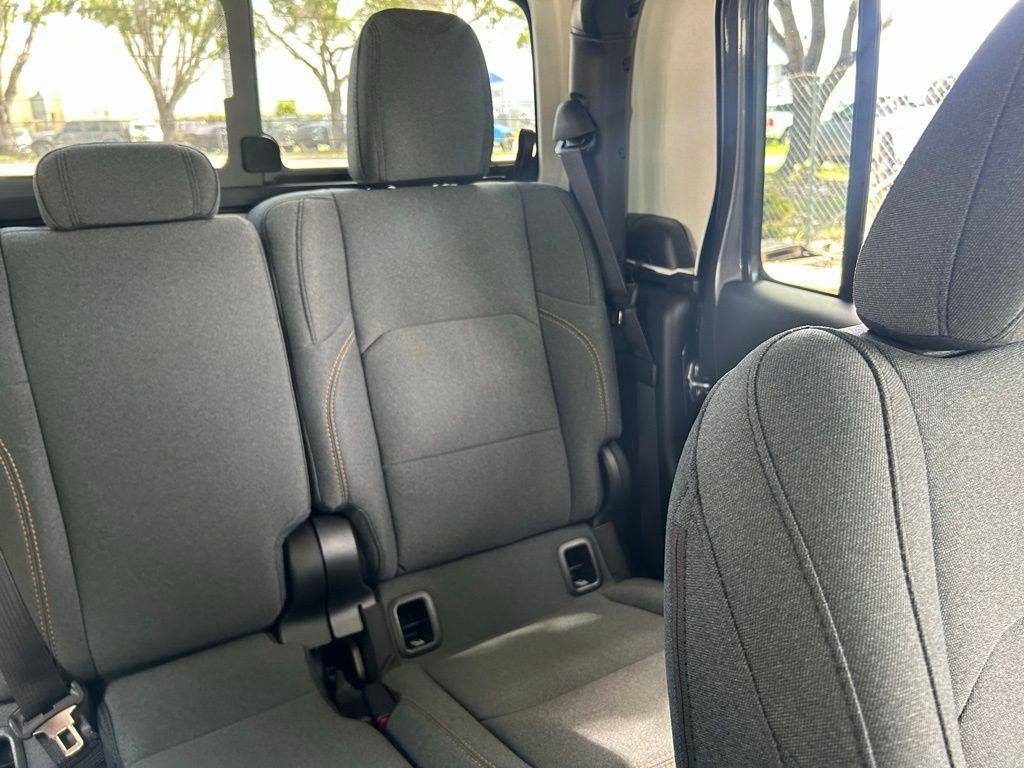 new 2025 Jeep Gladiator car, priced at $40,286