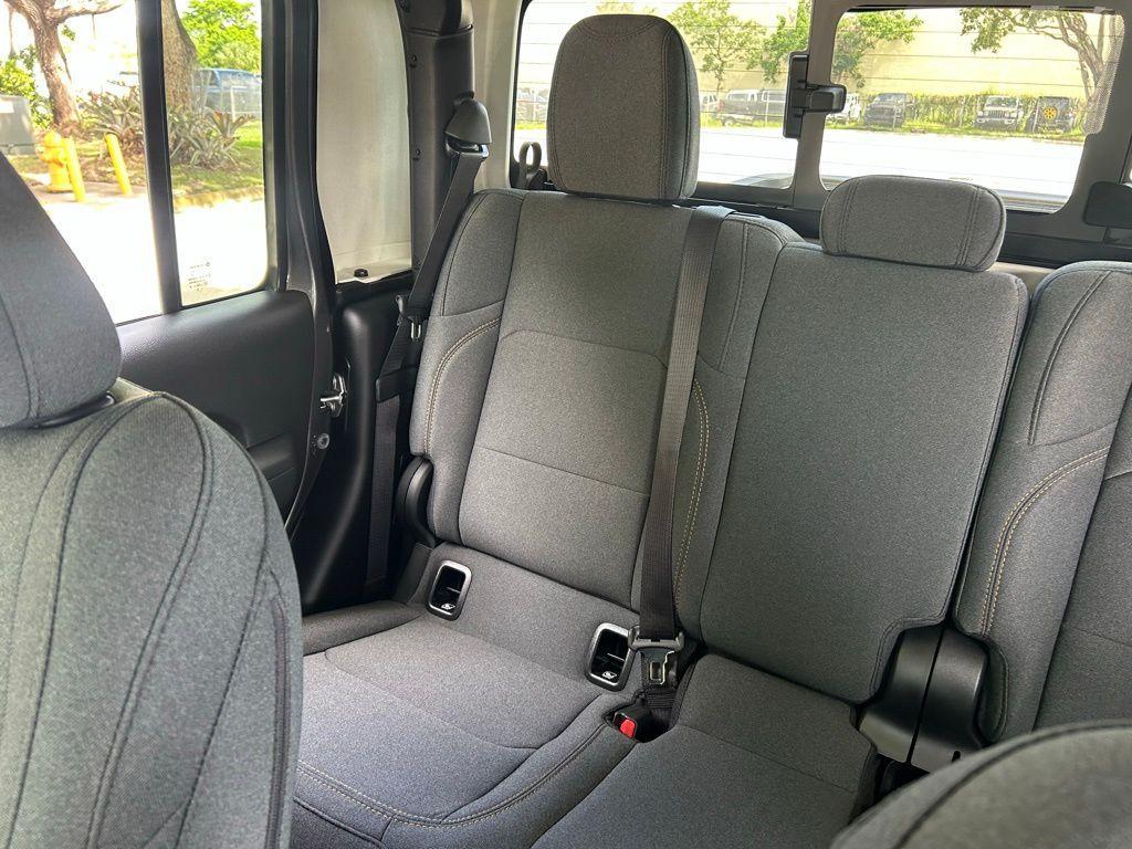 new 2025 Jeep Gladiator car, priced at $40,286