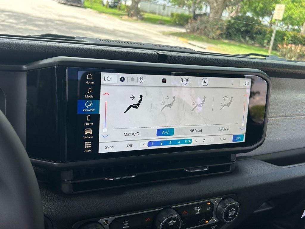 new 2025 Jeep Gladiator car, priced at $40,286