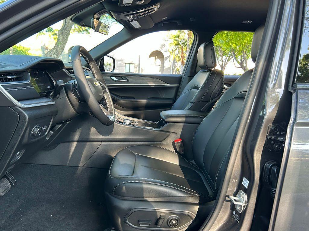 new 2025 Jeep Grand Cherokee L car, priced at $42,776