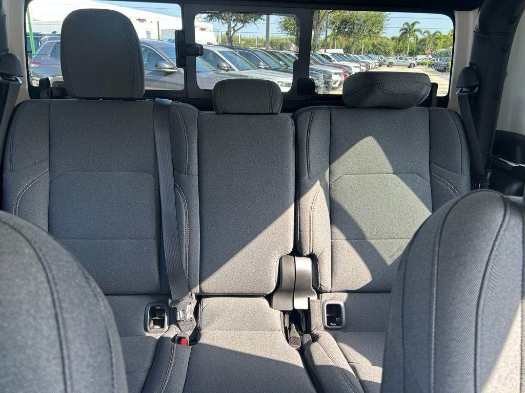 new 2025 Jeep Gladiator car, priced at $41,283