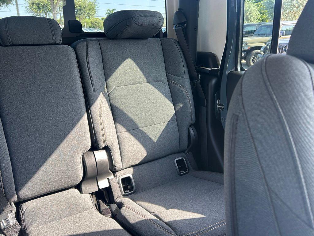 new 2025 Jeep Gladiator car, priced at $41,283