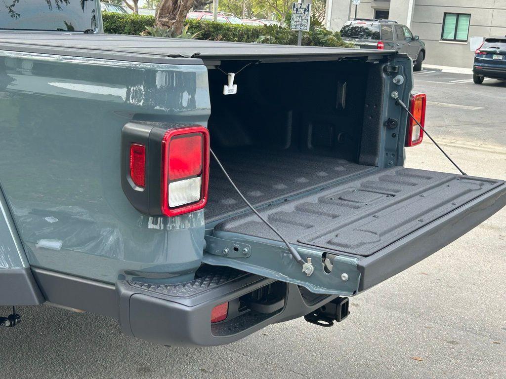 new 2025 Jeep Gladiator car, priced at $44,730