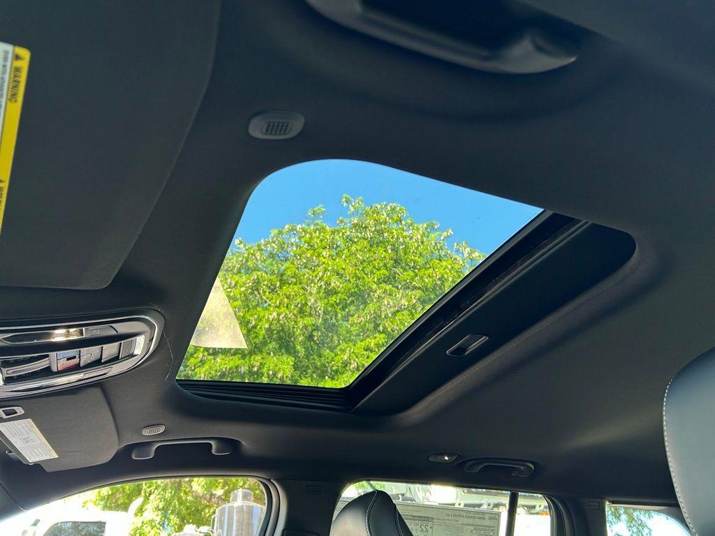 new 2025 Jeep Grand Cherokee car, priced at $39,951