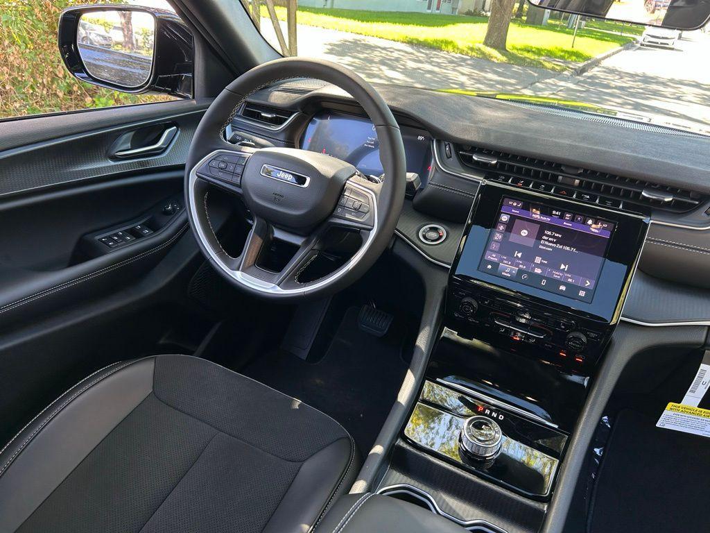 new 2025 Jeep Grand Cherokee car, priced at $39,951