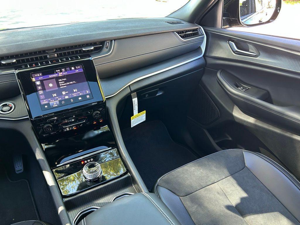 new 2025 Jeep Grand Cherokee car, priced at $39,951