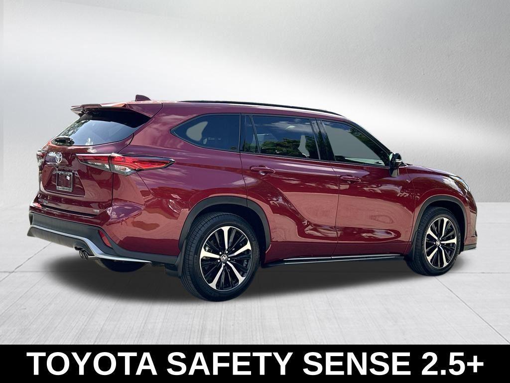 used 2022 Toyota Highlander car, priced at $35,969